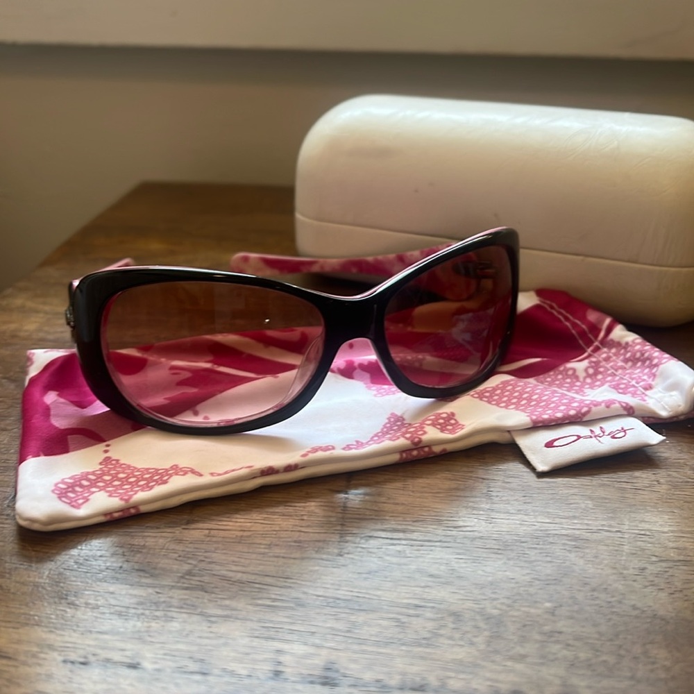 Women’s Oakley sunglasses